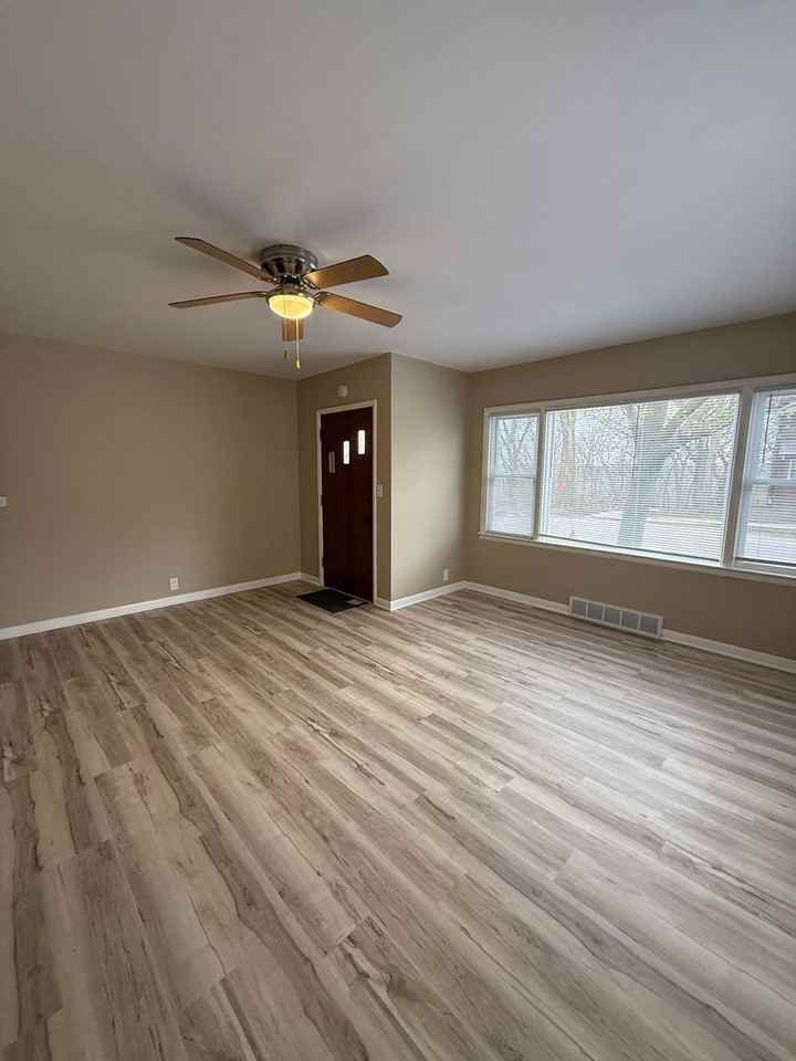 631 S 12th St - Photo 3 of 9