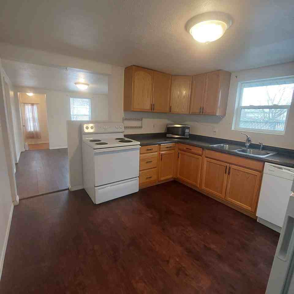 1913 N 33rd St - Photo 2 of 13