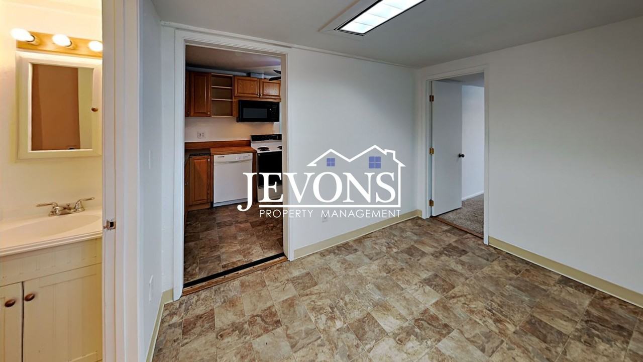 1509 Swan Ave - Photo 6 of 42