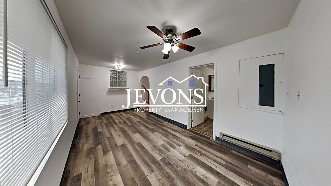 1509 Swan Ave - Photo 4 of 42