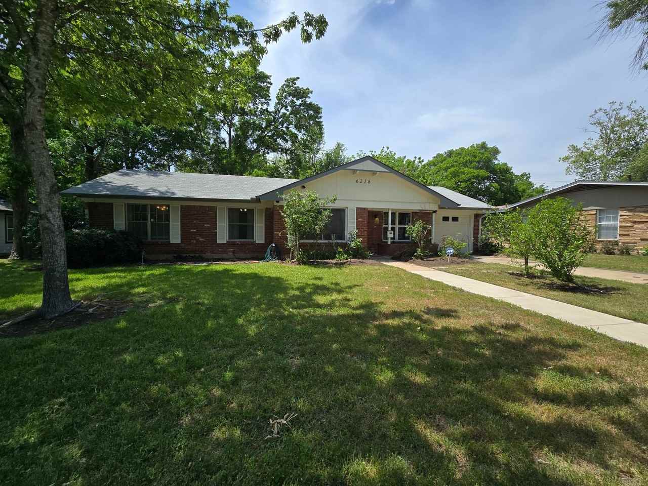 6218 Brookside Dr - Photo 2 of 27