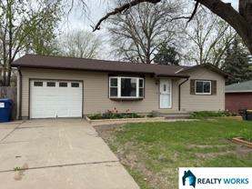 261 E Cherrywood Dr - Photo 1 of 1