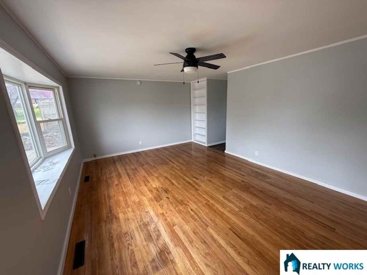 261 E Cherrywood Dr - Photo 2 of 12