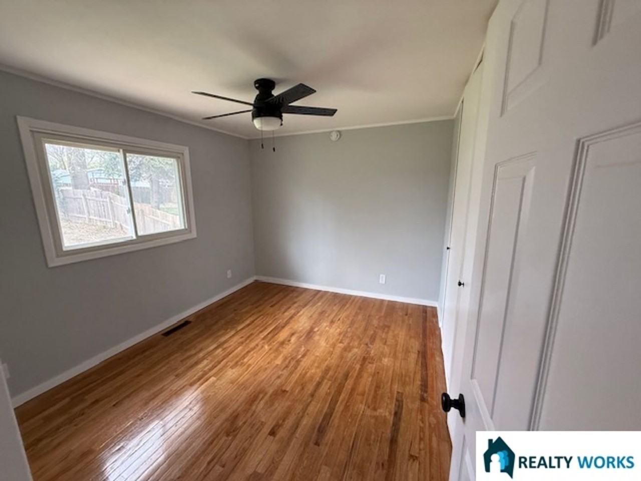 261 E Cherrywood Dr - Photo 4 of 12