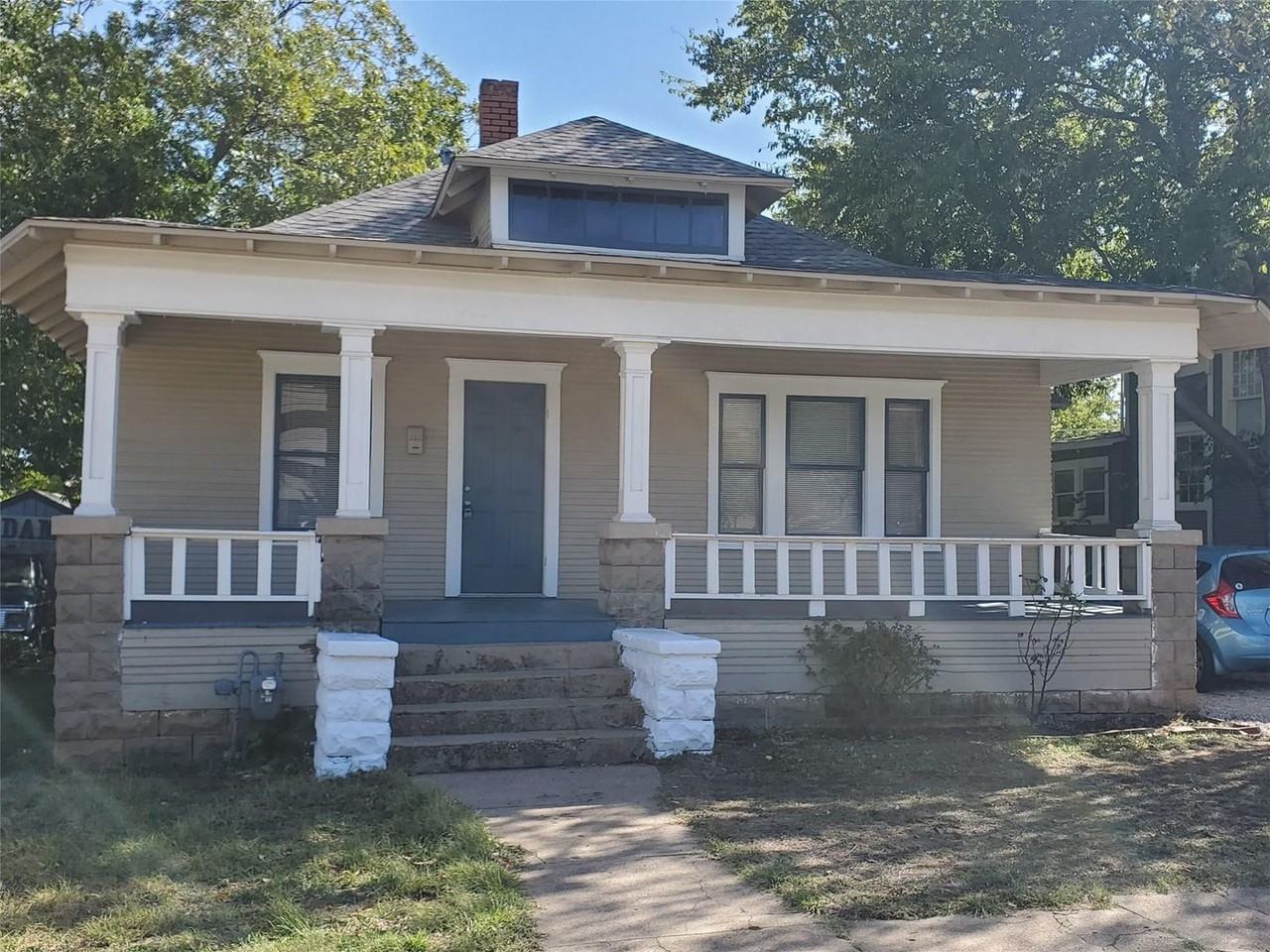 1325 Hurley Ave - Photo 2 of 24