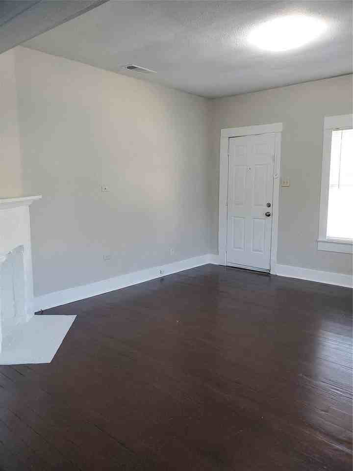 1325 Hurley Ave - Photo 3 of 24