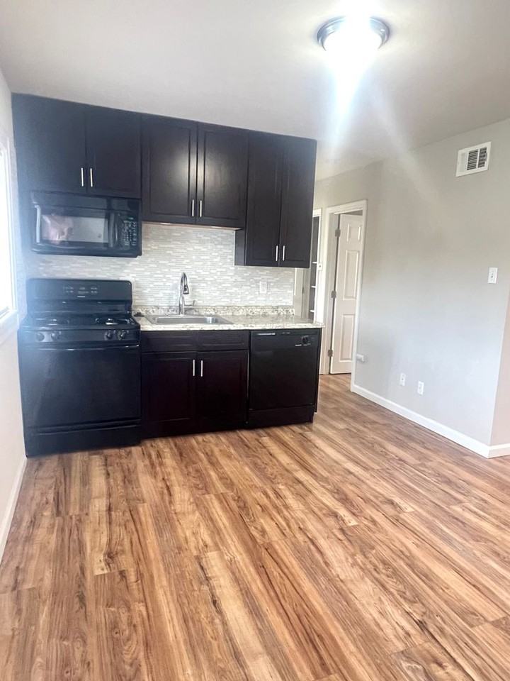 9032 Gravois View Ct. - Photo 4 of 19