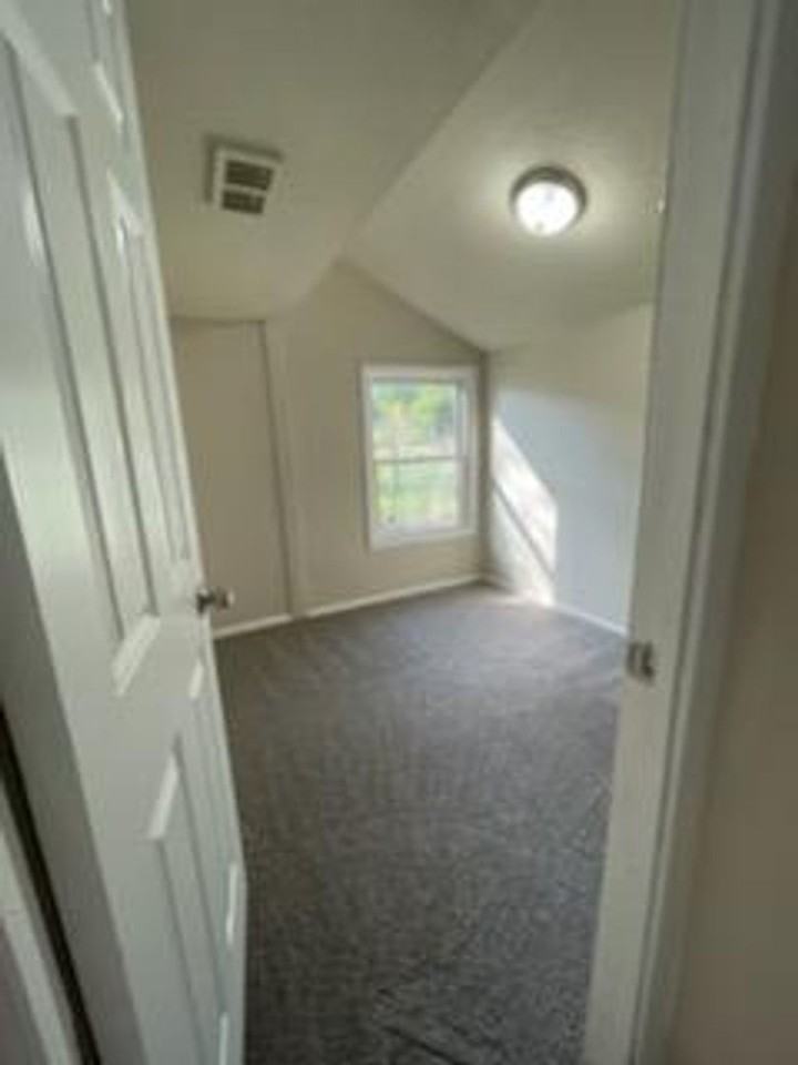 4122 Cornell St - Photo 4 of 9