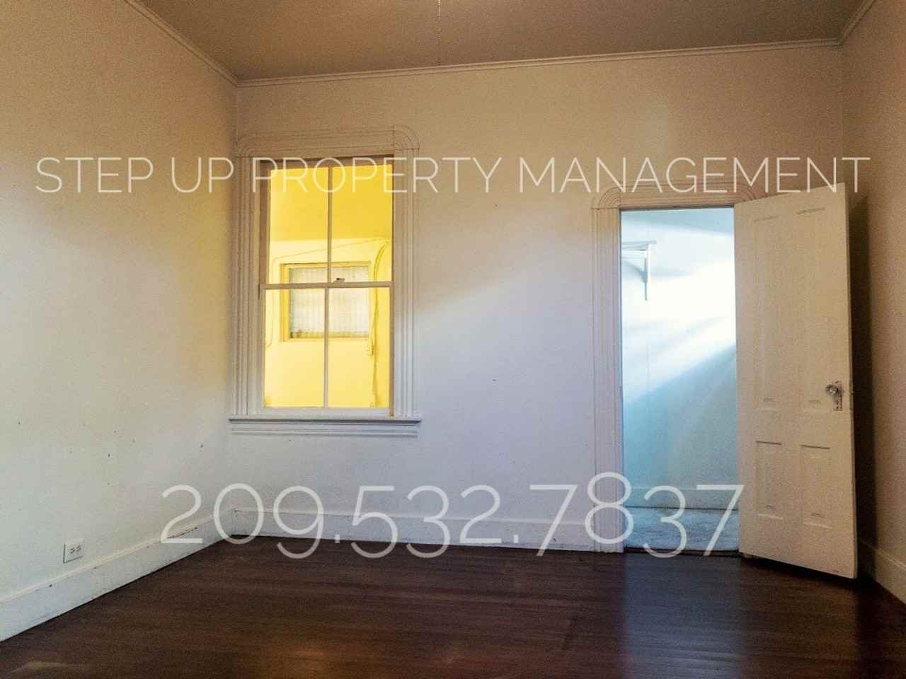 582 Olive St - Photo 4 of 17