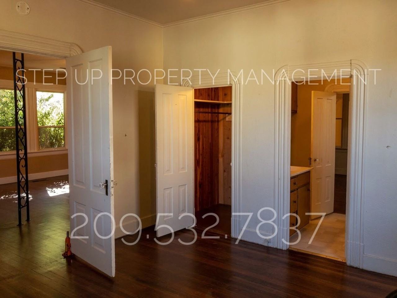 582 Olive St - Photo 5 of 17