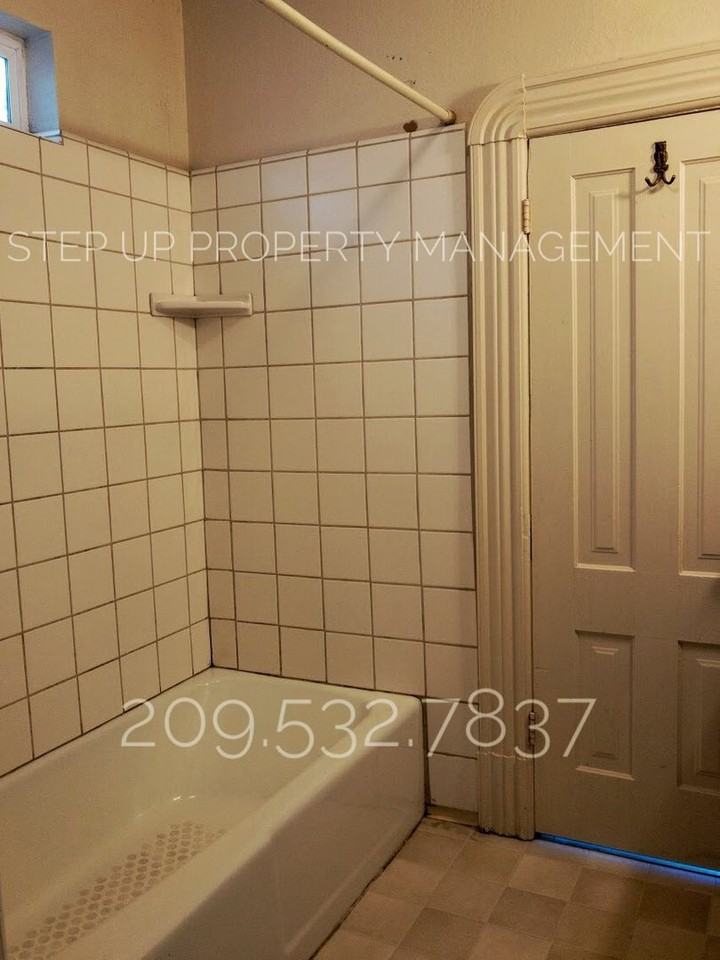 582 Olive St - Photo 7 of 17