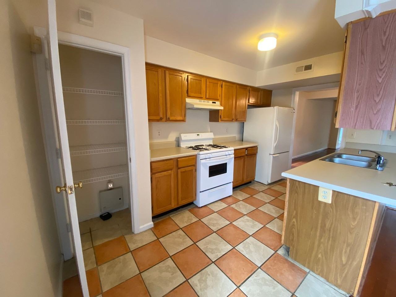 1215 Grayland Ave - Photo 5 of 16