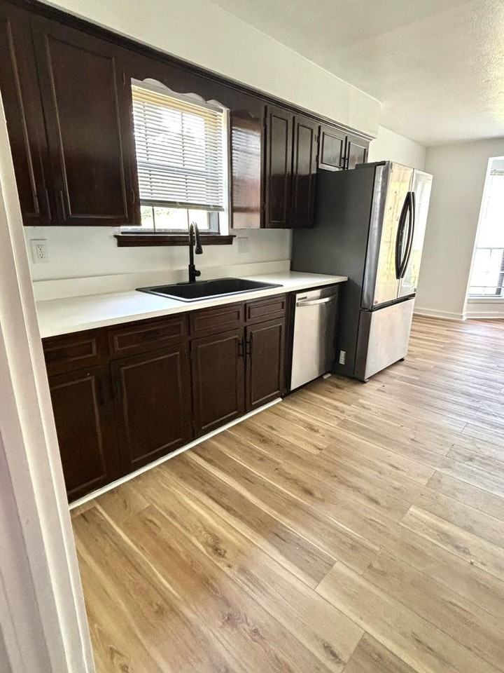 2 Lisa Ct - Photo 2 of 16