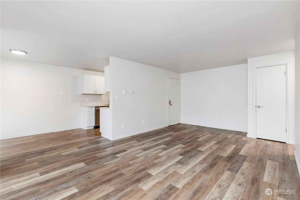 Maria Manor - Photo 6 of 42