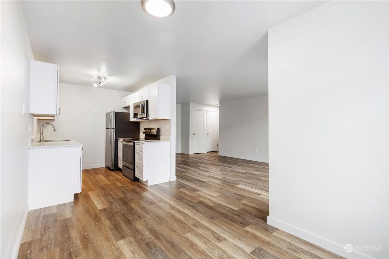 Maria Manor - Photo 2 of 42