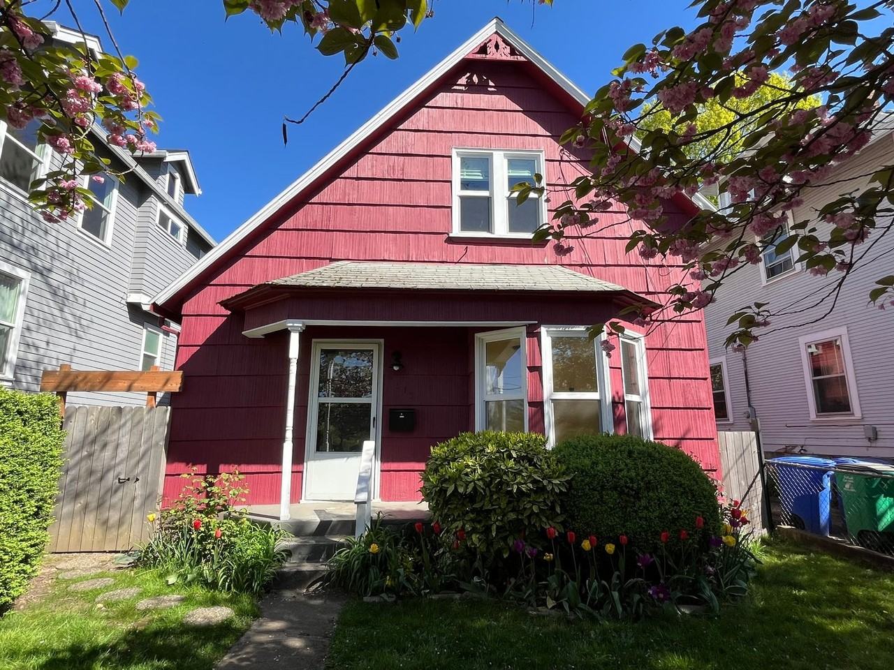 4515 Se Madison St - Photo 2 of 40