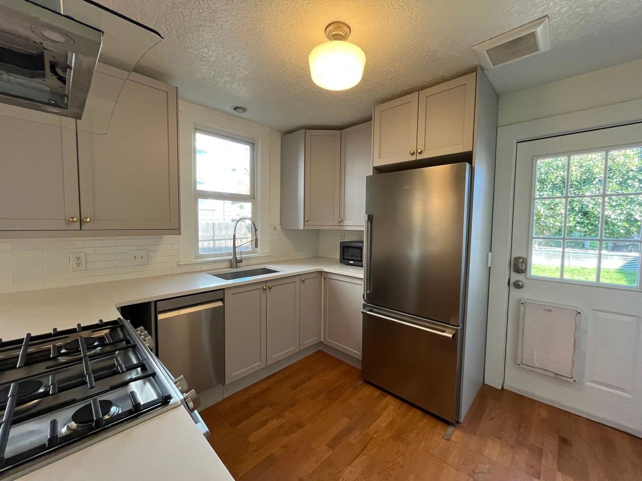 4515 Se Madison St - Photo 3 of 40