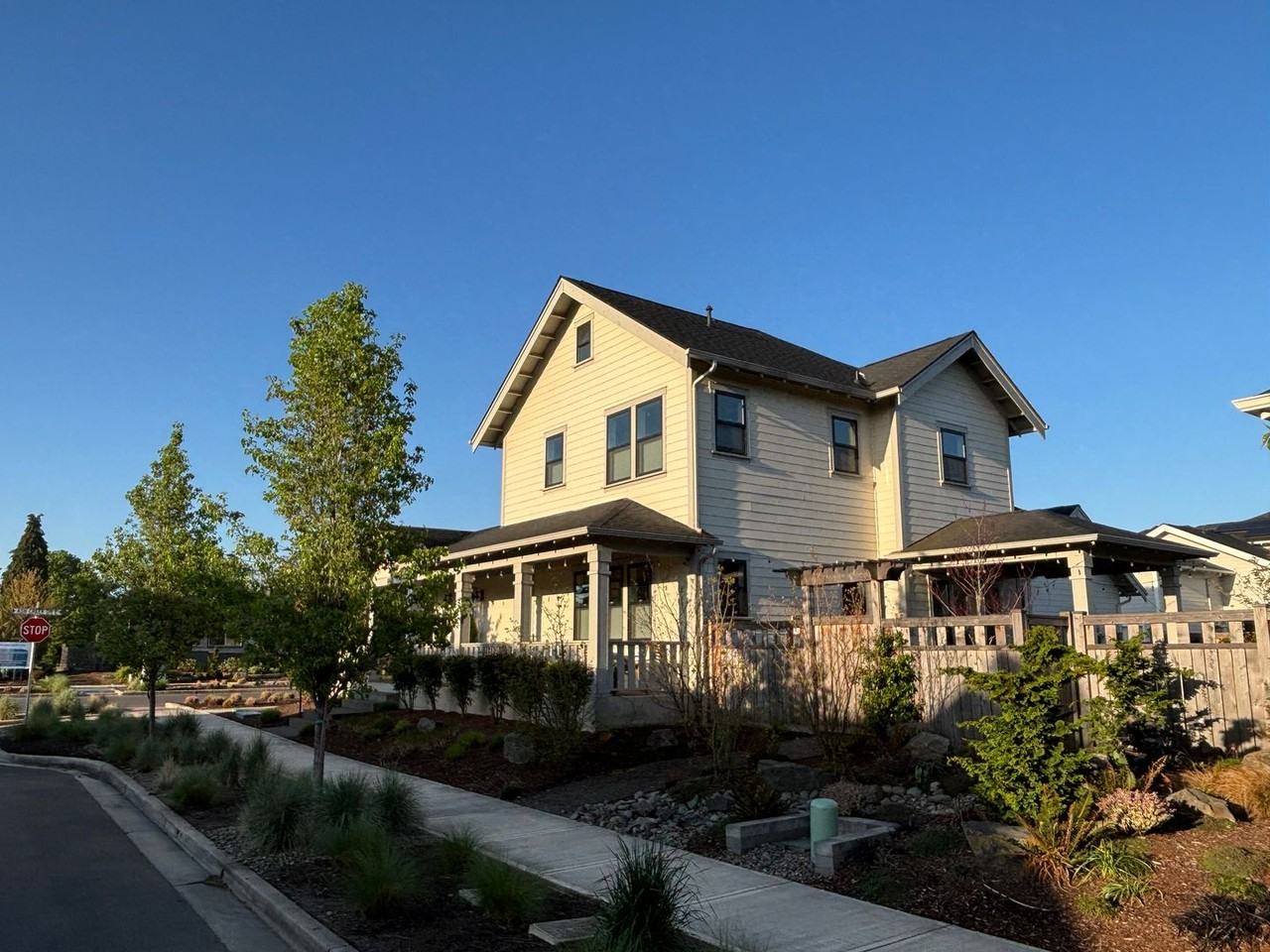 880 Edwards Rd S - Photo 2 of 3