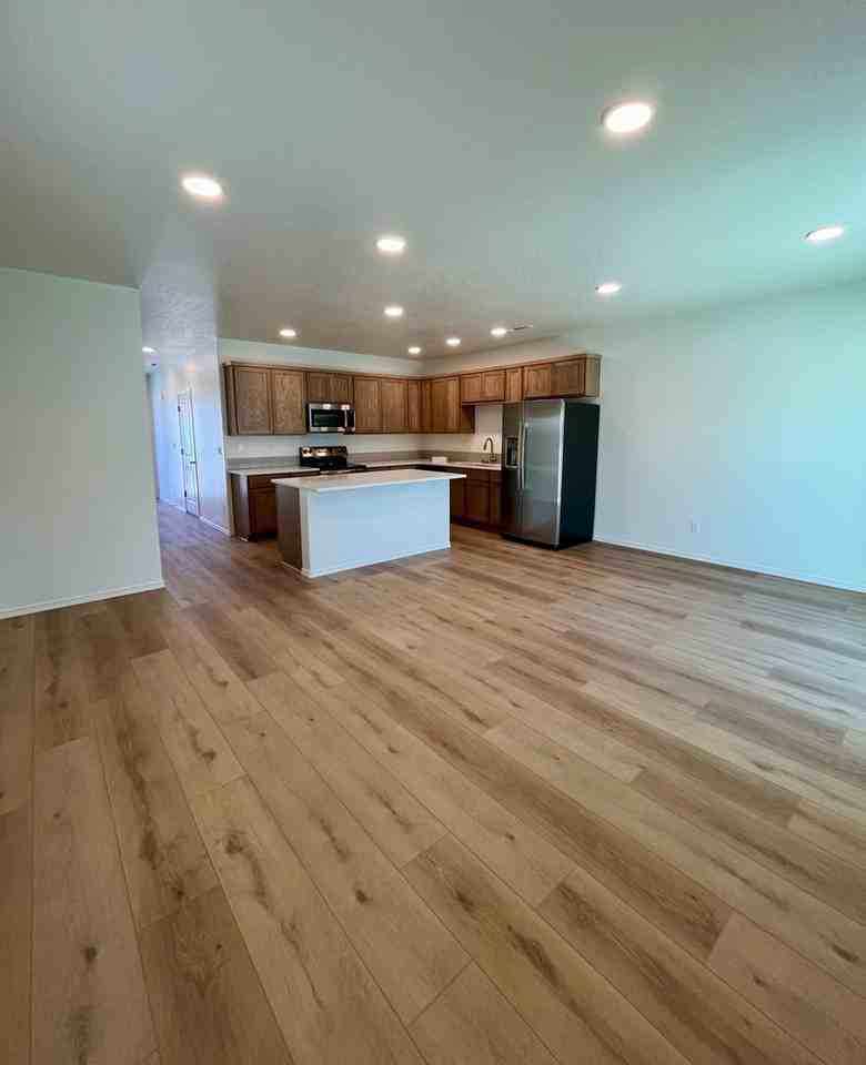 3734 S Roosevelt Pl - Photo 3 of 5