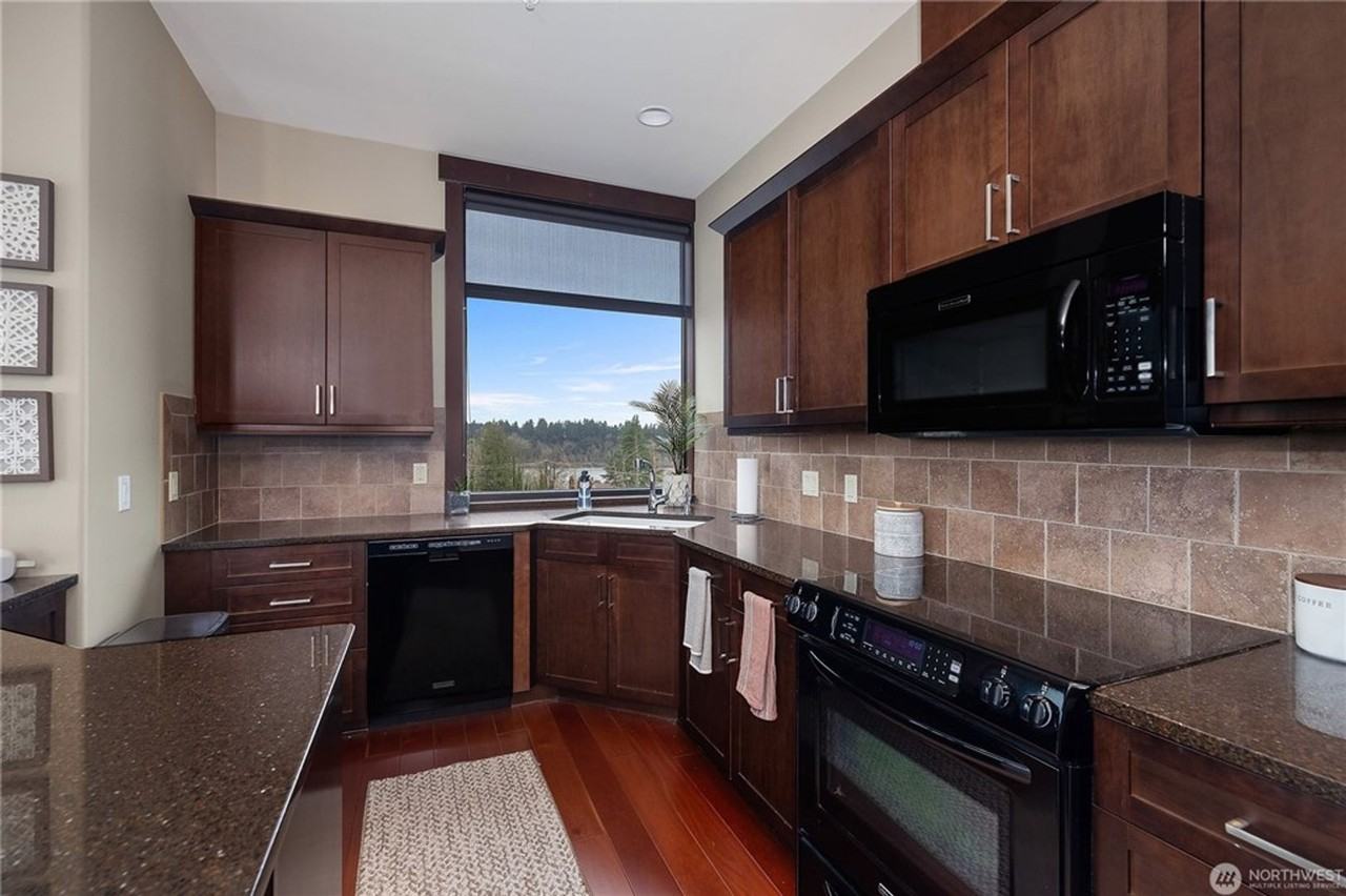 1018 Capitol Way S #5A - Photo 6 of 13