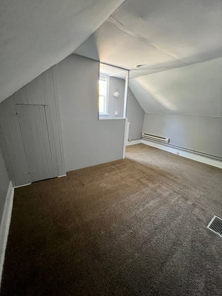 204 S Elm St - Photo 2 of 29