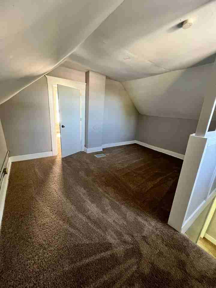 204 S Elm St - Photo 3 of 29