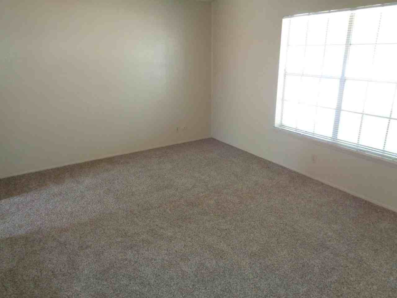 4928 Crenshaw Dr - Photo 2 of 22