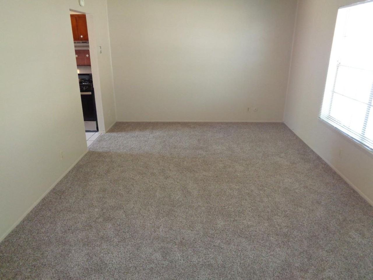 4928 Crenshaw Dr - Photo 3 of 22