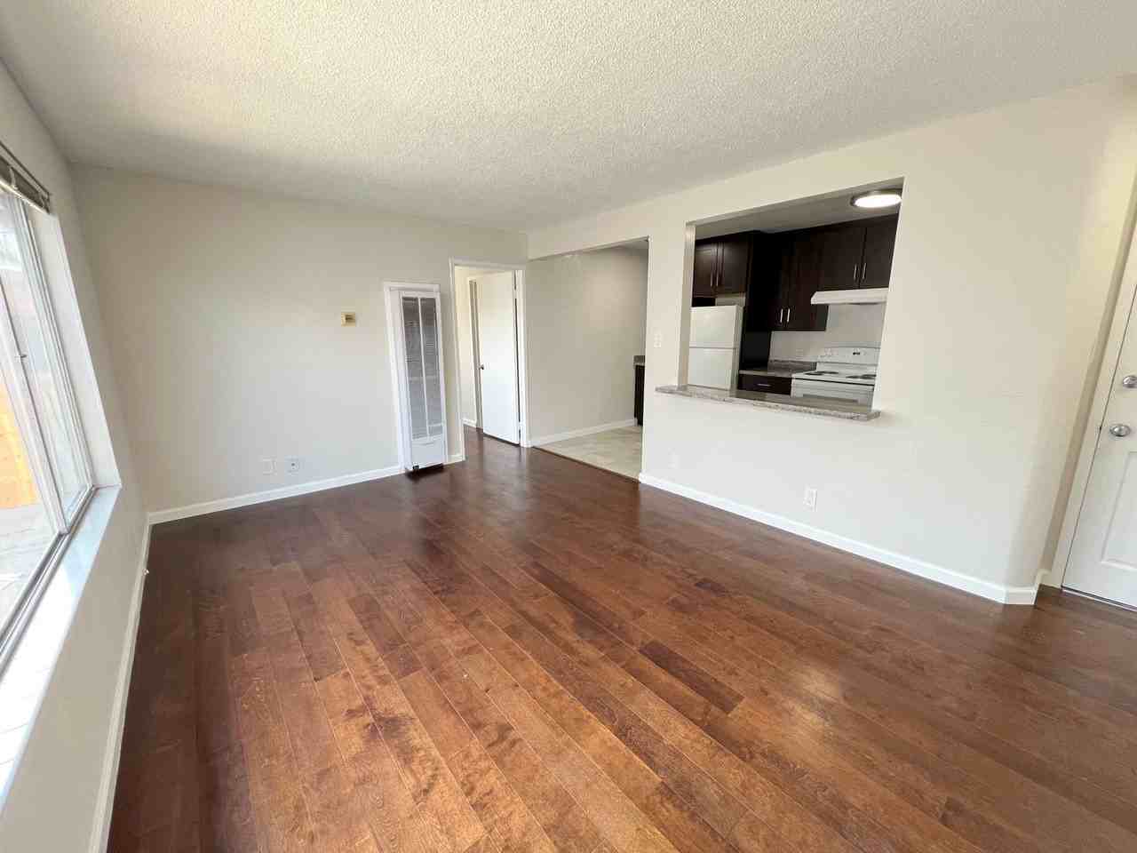 1424 Laurel St #5 - Photo 3 of 11