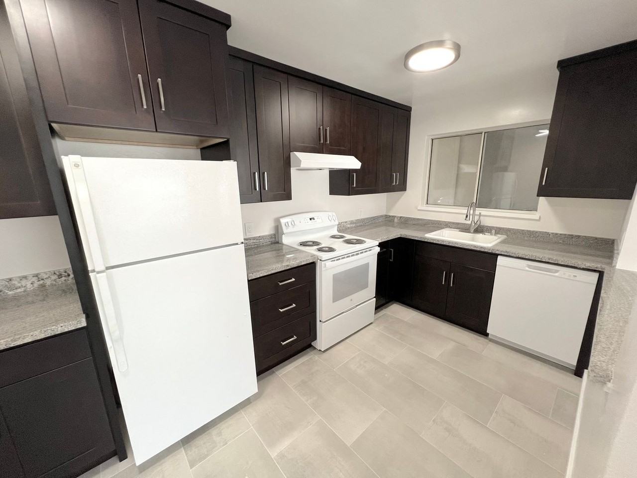 1424 Laurel St #5 - Photo 4 of 11