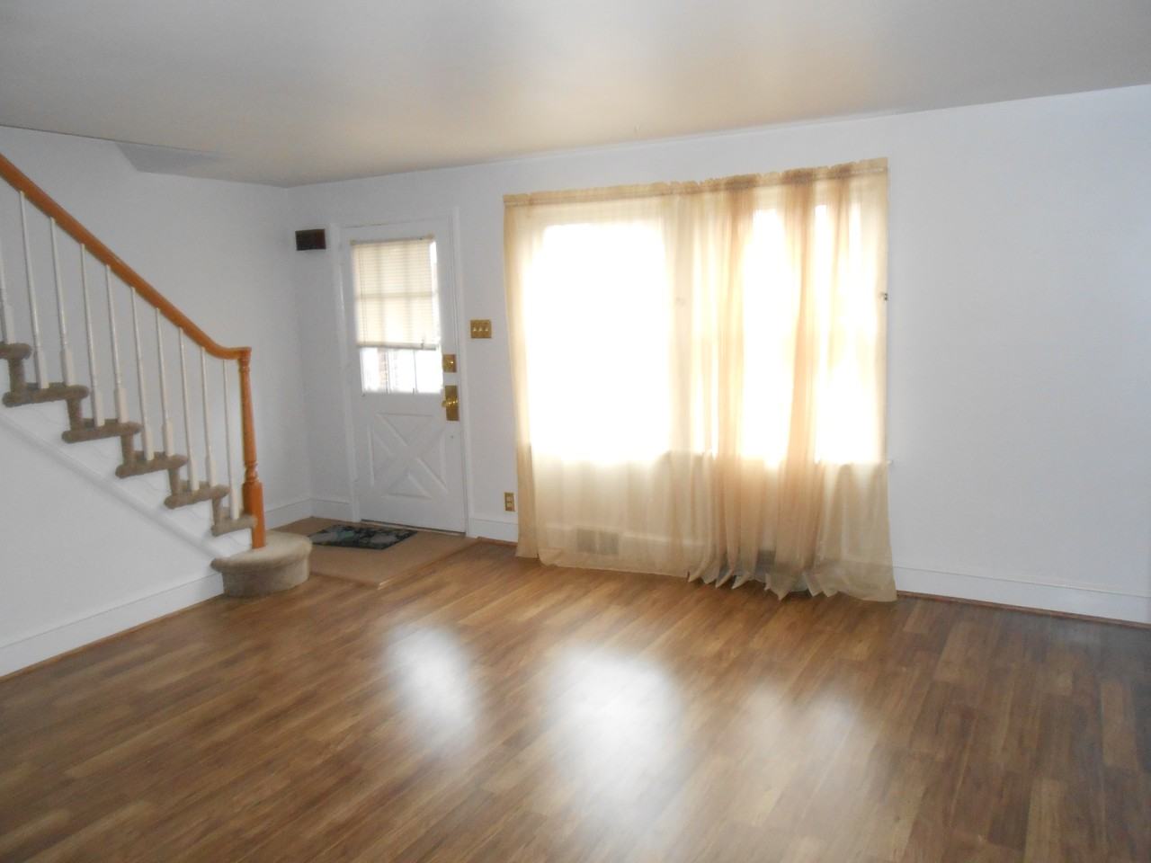 21 Dowling Ave - Photo 3 of 12