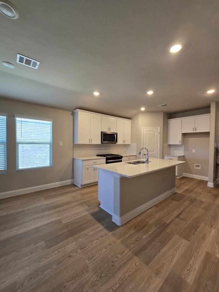 2287 Cliff Springs Dr #NA - Photo 3 of 23