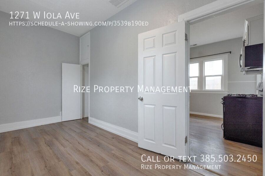 1271 W Iola Ave - Photo 3 of 15