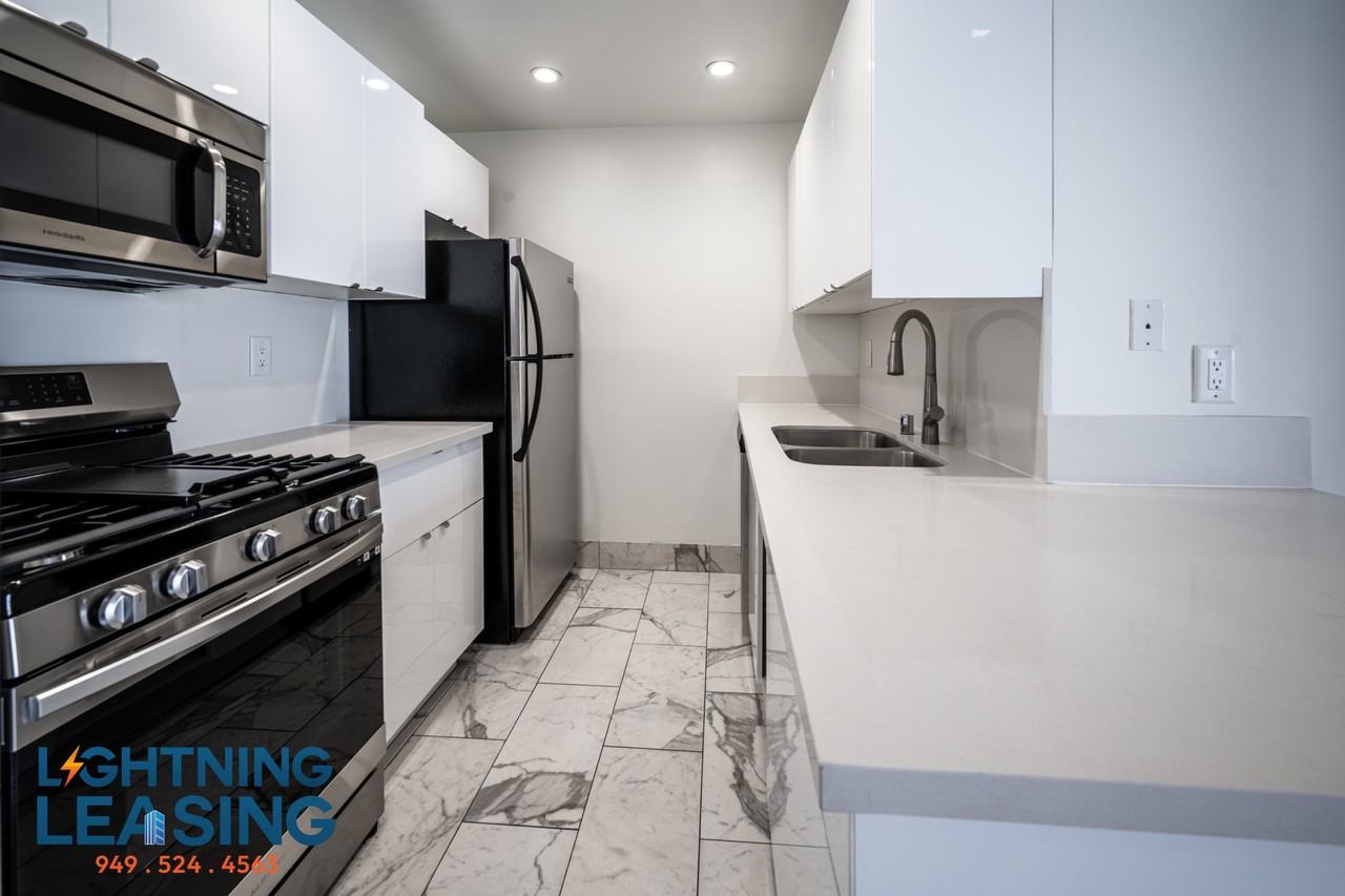 8811 5/3 Burton Way #308B - Photo 2 of 14