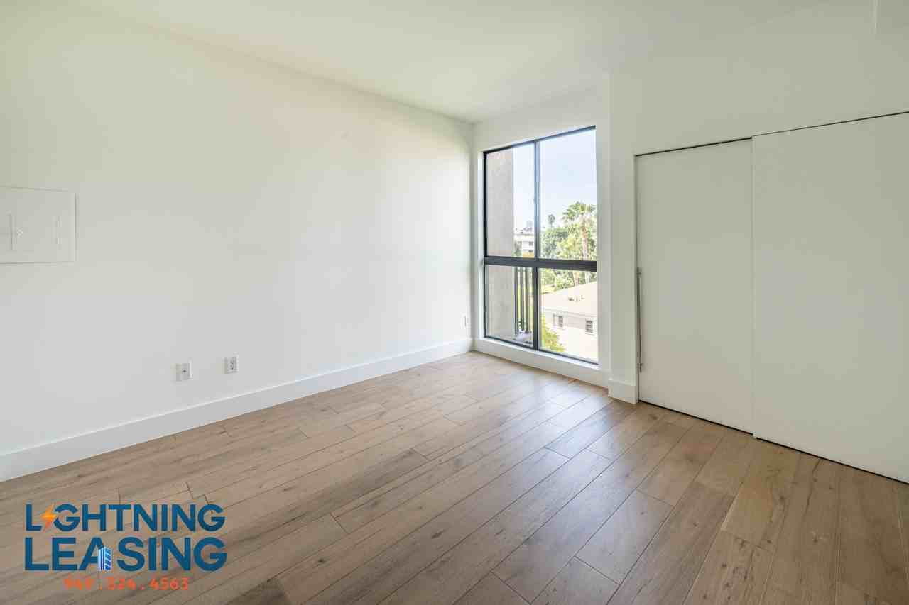 8811 5/3 Burton Way #308B - Photo 5 of 14