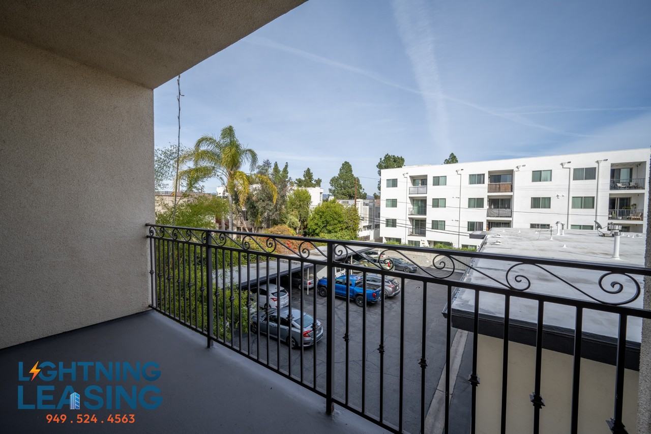 11924 Kling St #111D - Photo 6 of 28