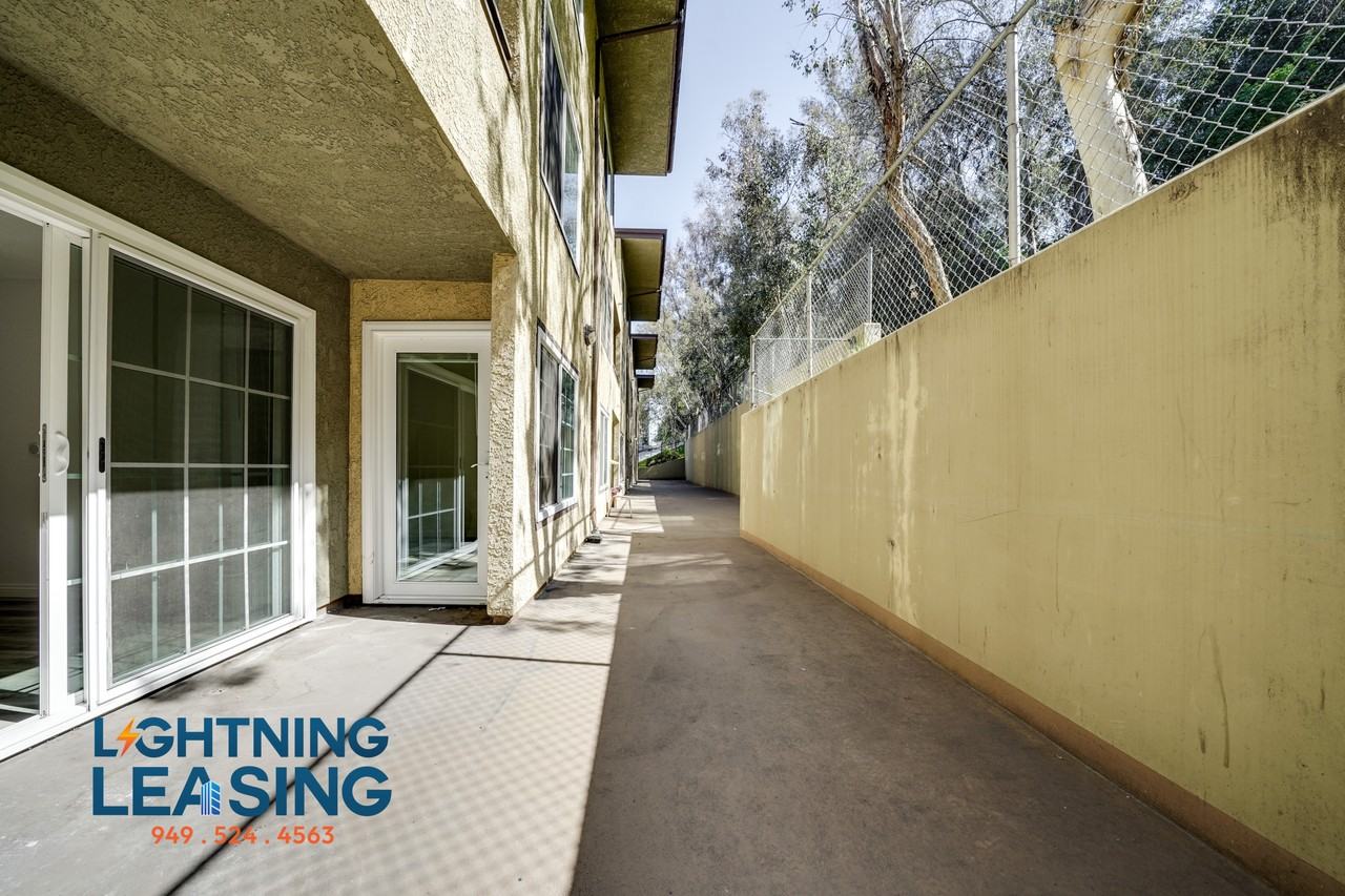 2750 Riverside Dr #3-319D - Photo 4 of 23