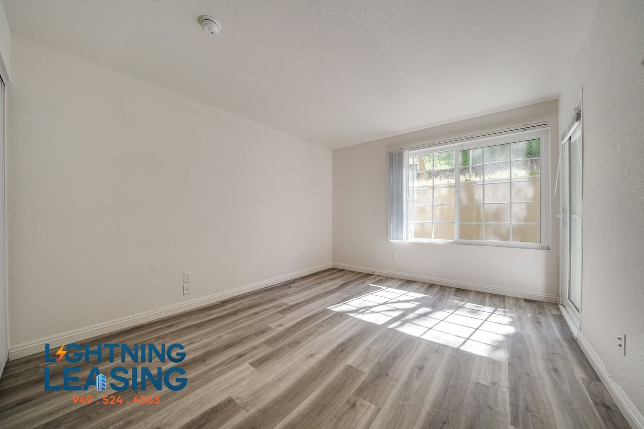 2750 Riverside Dr #3-319D - Photo 5 of 23