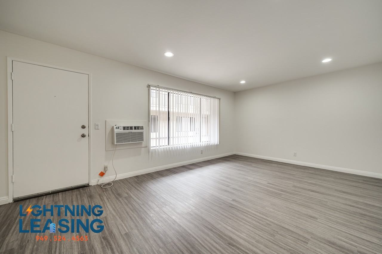 5121 1/2 Klump Ave #210B - Photo 4 of 32