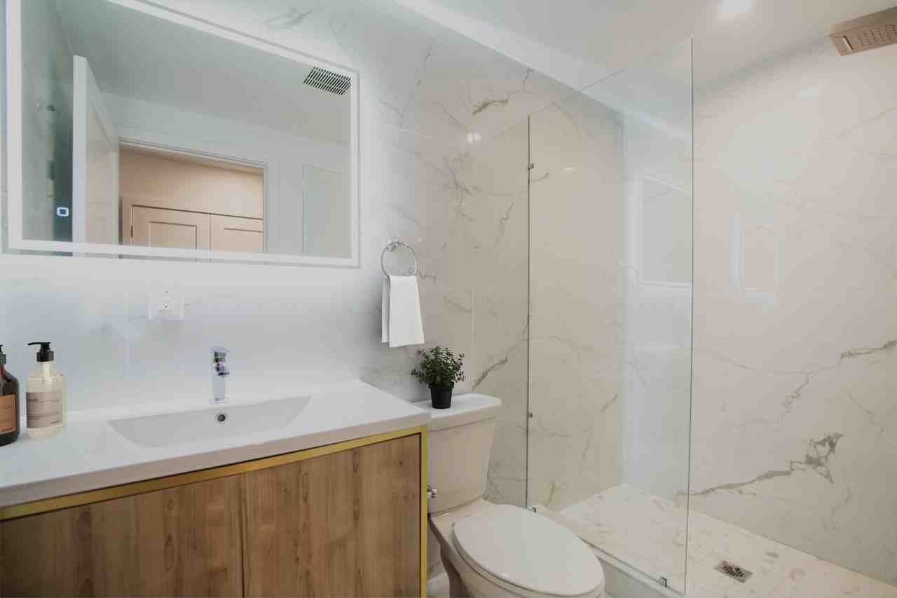 1201 Vine St - Photo 7 of 15