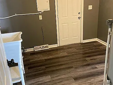 20270 Hollywood St - Photo 2 of 9