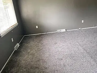 20270 Hollywood St - Photo 3 of 9