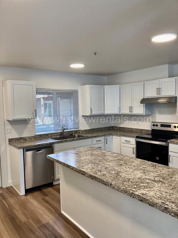 Broadway Apartments - Photo 7 of 50