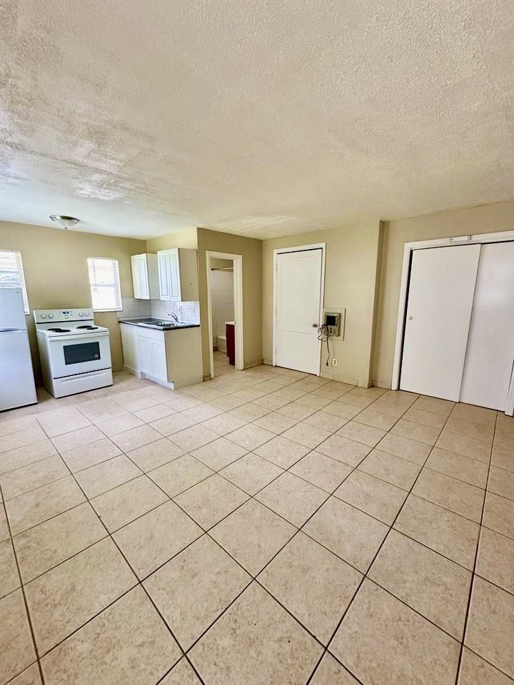 Velma 1045 - Photo 2 of 3