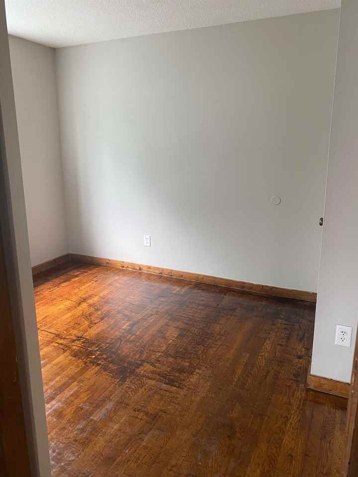 427 W G St - Photo 2 of 9