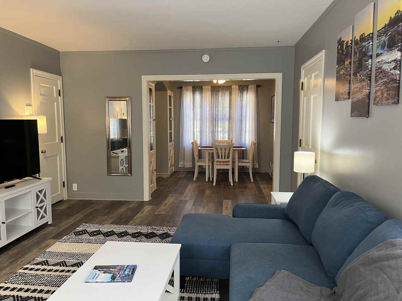 220 West 21st Street - Photo 4 of 50