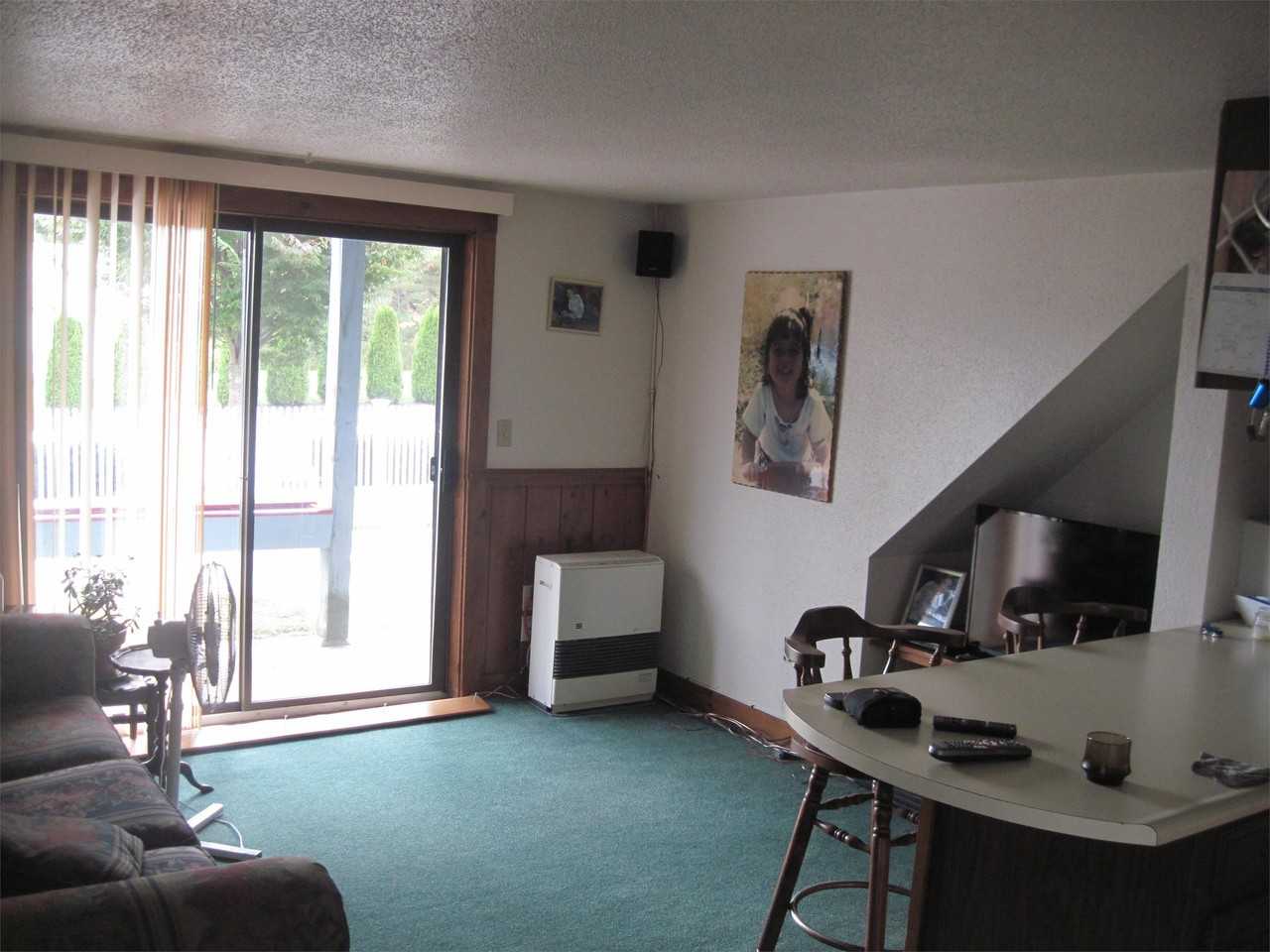 83 River Rd - Photo 2 of 8