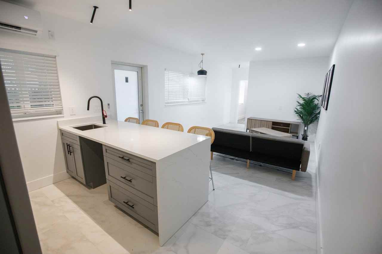 1112 NE 17th Terrace, LLC - Photo 4 of 18