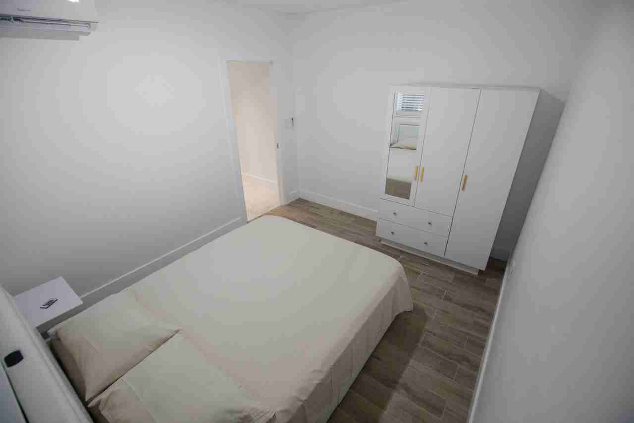 1112 NE 17th Terrace, LLC - Photo 7 of 18