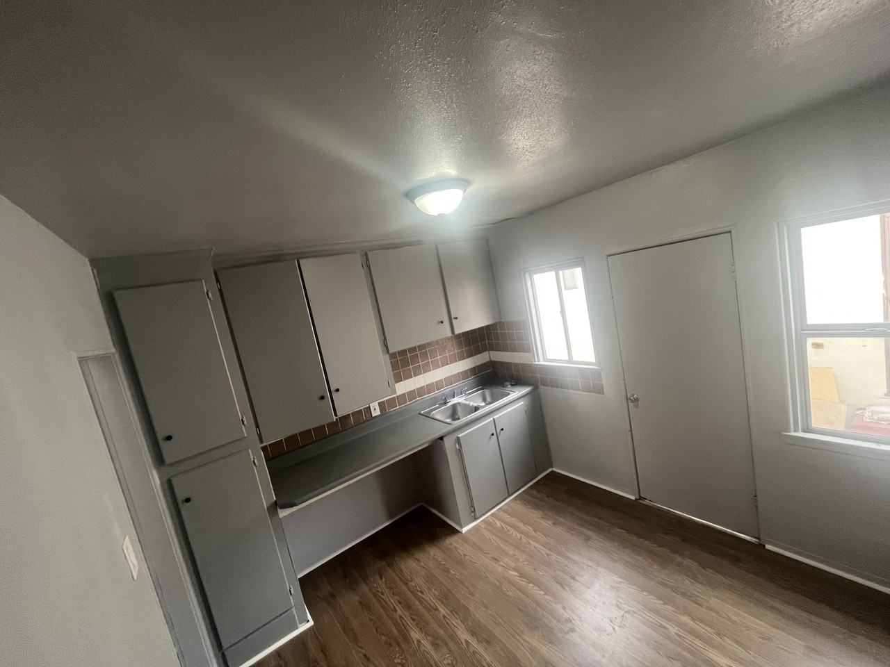 228 W F St - Photo 2 of 6